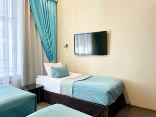 Мини-отель Невский контур Санкт-Петербург Трехместная  комната с кондиционером-11