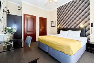 Мини-отель Невский контур Санкт-Петербург Комната "Пушкин" с балконом-2