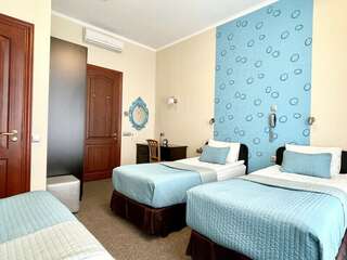 Мини-отель Невский контур Санкт-Петербург Трехместная  комната с кондиционером-5